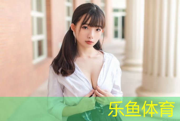 啞鈴練胸站著